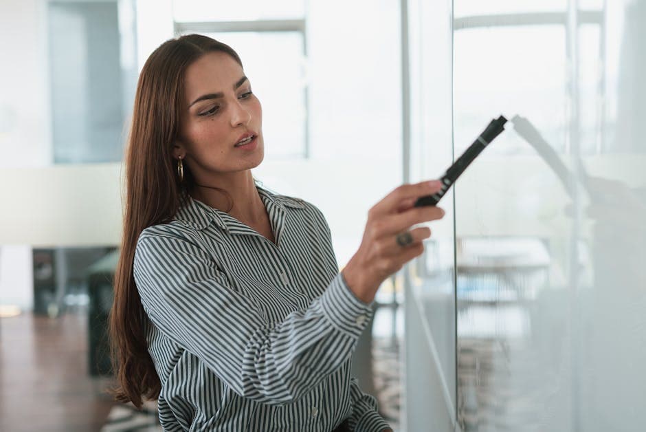 Chess pieces and business documents illustrating strategic thinking frameworks connecting board games and business decision-making