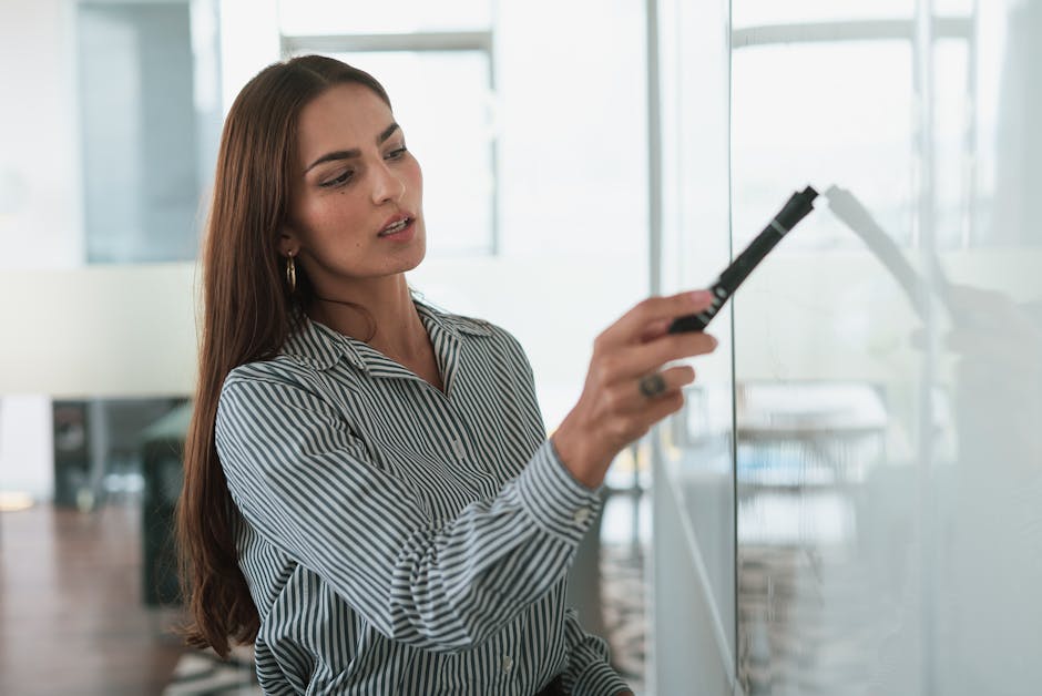 Chess pieces and business documents illustrating strategic thinking frameworks connecting board games and business decision-making